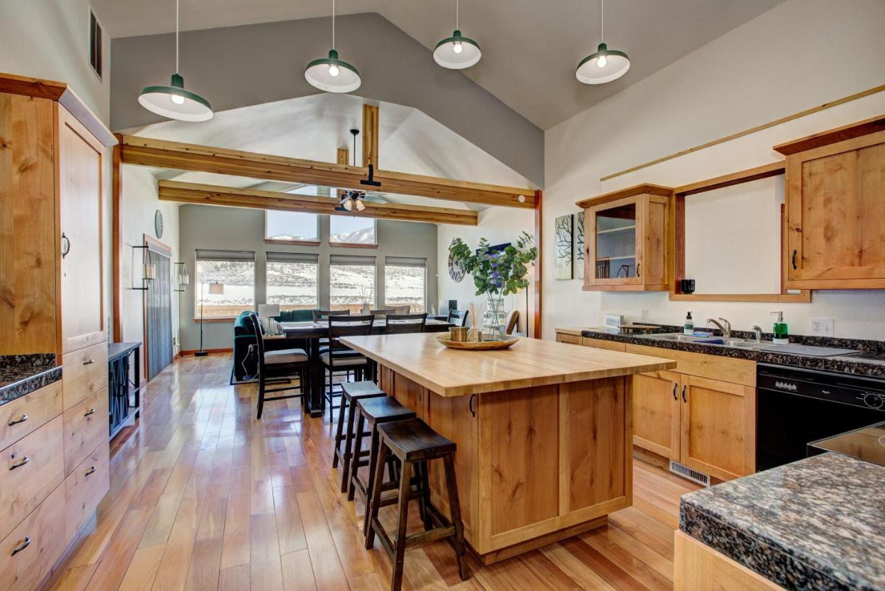 Twin Pines Cabin In Wilderness Ranch On Hwy 21, Amazing Views, 20 Ft Ceilings, Fully Fenced Yard, Pet Friendly, , Go Paddle Boarding At Lucky Peak, Or Snowshoeing In Idaho City And Take In The Hot Springs, Sleeps 10! Boise Exterior foto